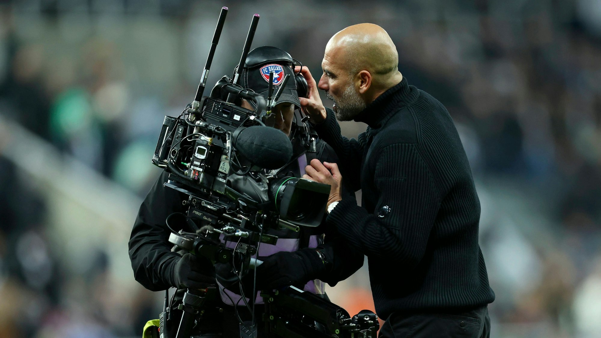 Newcastle United v Manchester City - Premier League Pep Guardiola complains to TV cameraman after the Premier League match between Newcastle United and Manchester City at St James Park on November 22, 2025 in Newcastle upon Tyne, England. Newcastle upon Tyne St. James Park England United Kingdom PUBLICATIONxNOTxINxUK Copyright: xEdxSykes/Sportsphoto/APLx 14142277