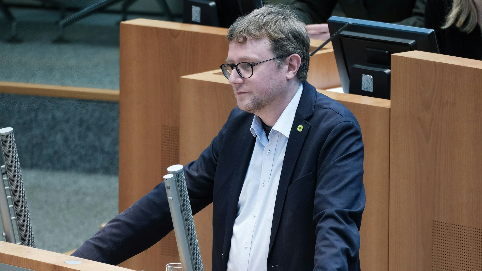 Grünen-Politiker Jan Matzoll spricht im Düsseldorfer Landtag. (Archivbild)