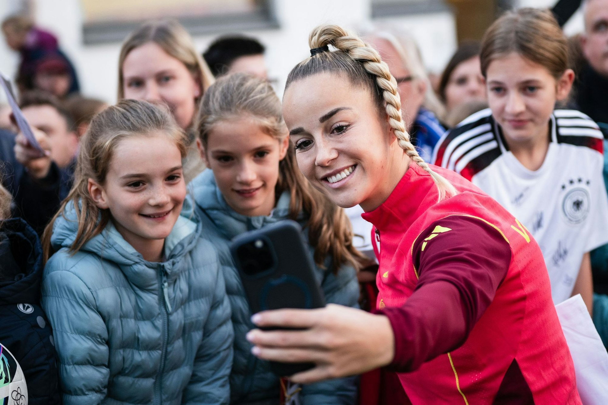 Da geht noch mehr: DFB-Kapitänin Giulia Gwinn hofft durch die Investitionen auf bessere Bedingungen in der Bundesliga. (Archivbild)