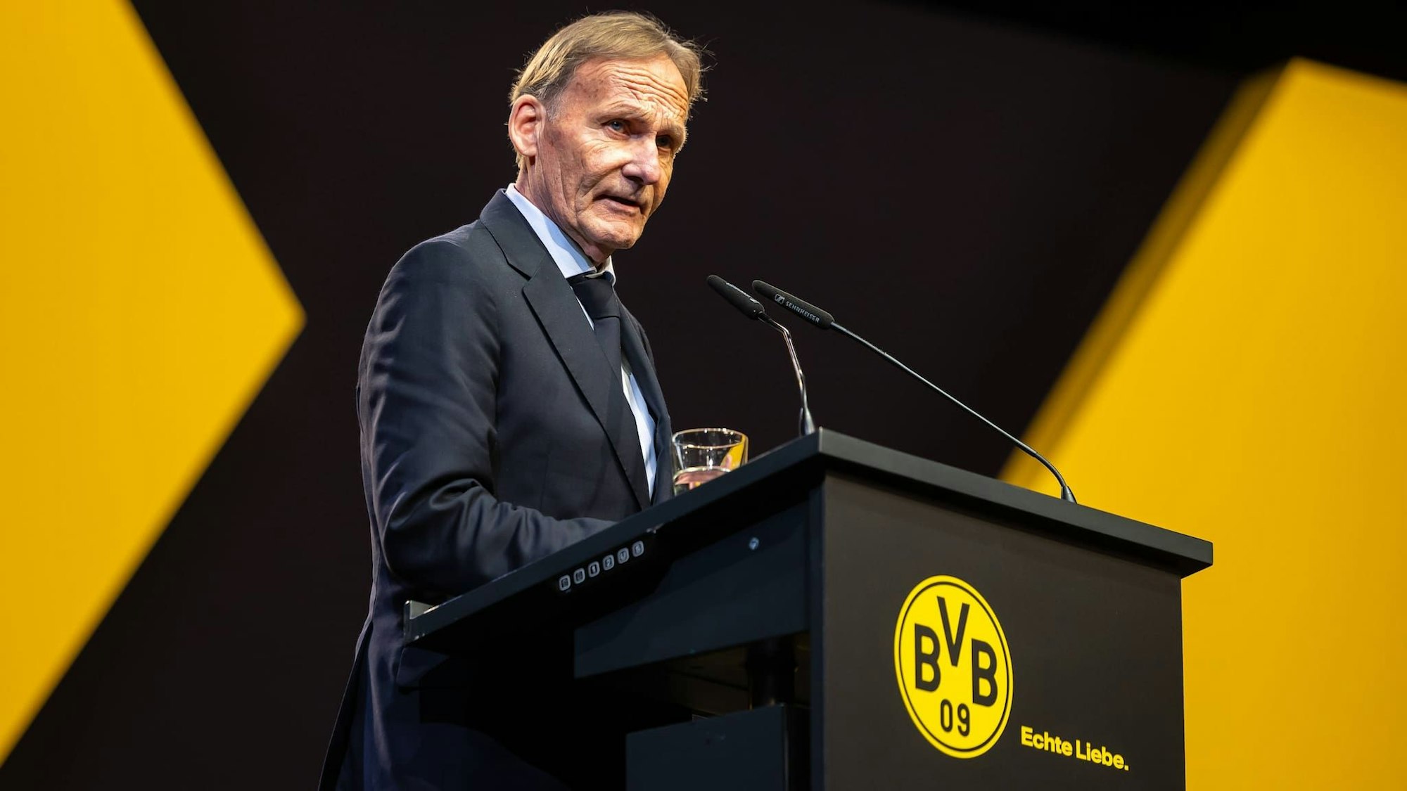 Die Mitgliederversammlung wählte Hans-Joachim Watzke zum BVB-Präsidenten. /Dennis Ewert/RHR-FOTO