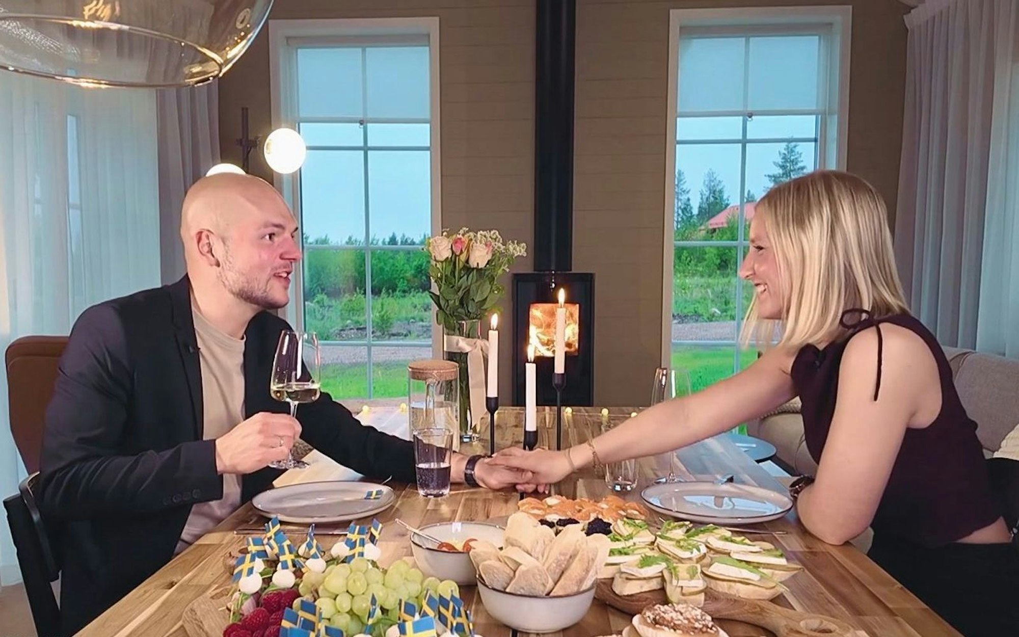 Daniel und Lina sind „verknallt“. (Bild: Sat.1)