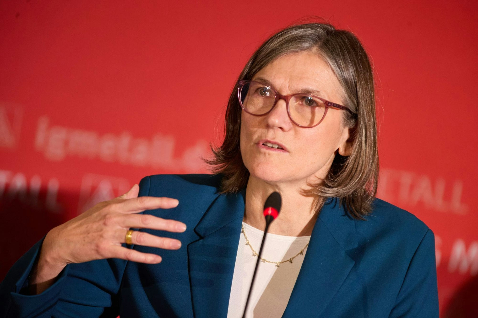 Die IG-Metall-Chefin fordert ein Standortbekenntnis von Unternehmen - und ein Ende von Debatten über vermeintlich faule Beschäftigte. (Archivbild)