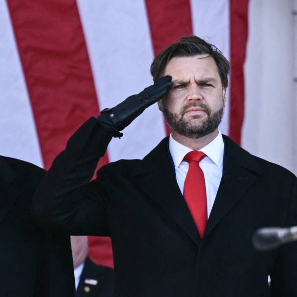 US-Vizepräsident J. D. Vance (r.) hat in wütenden Beiträgen auf der Plattform X gegen Kritiker von US-Präsident Donald Trumps „Friedensplan“ ausgeteilt. (Archivbild)