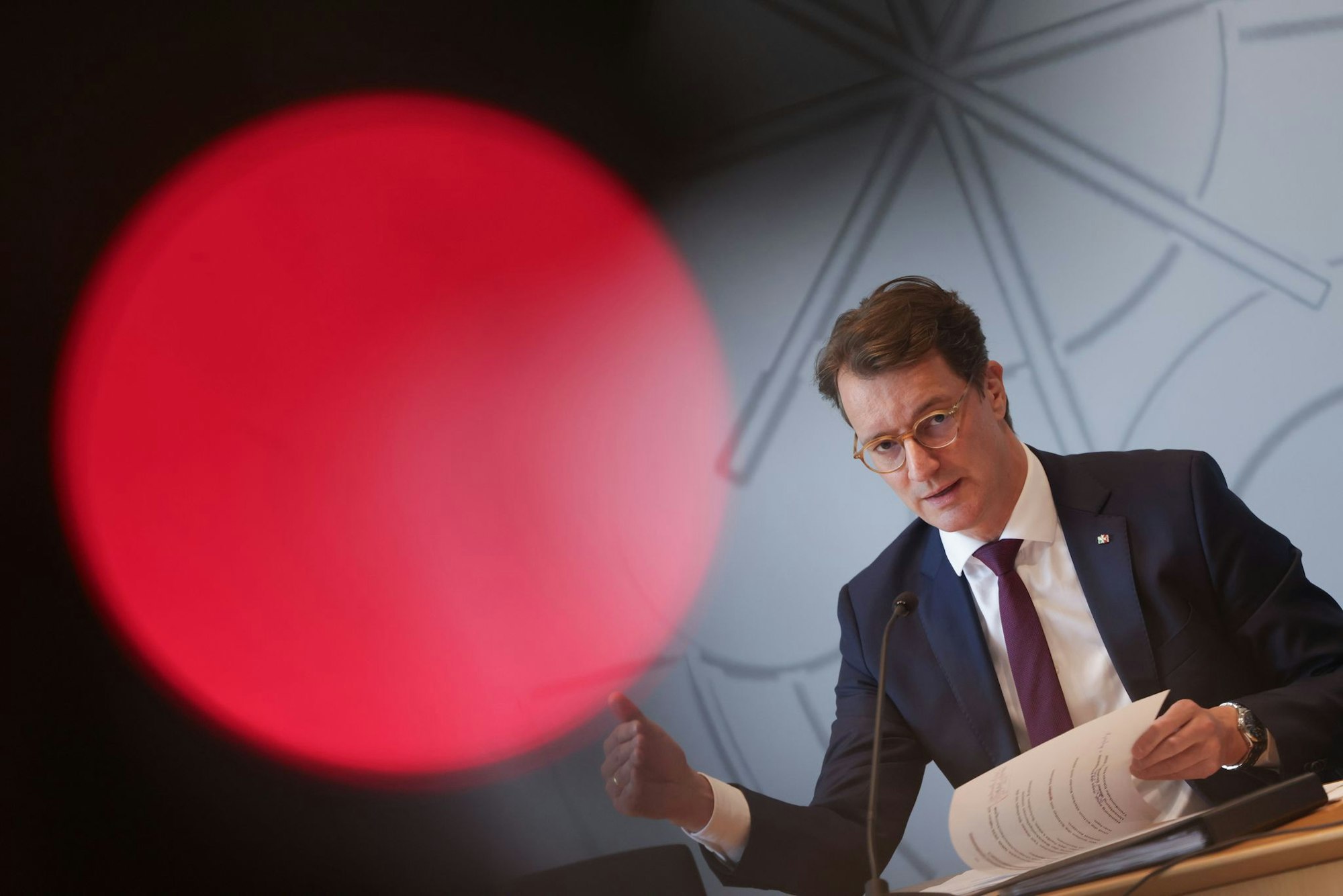 NRW-Ministerpräsident Hendrik Wüst stärkt Kanzler Friedrich Merz den Rücken.