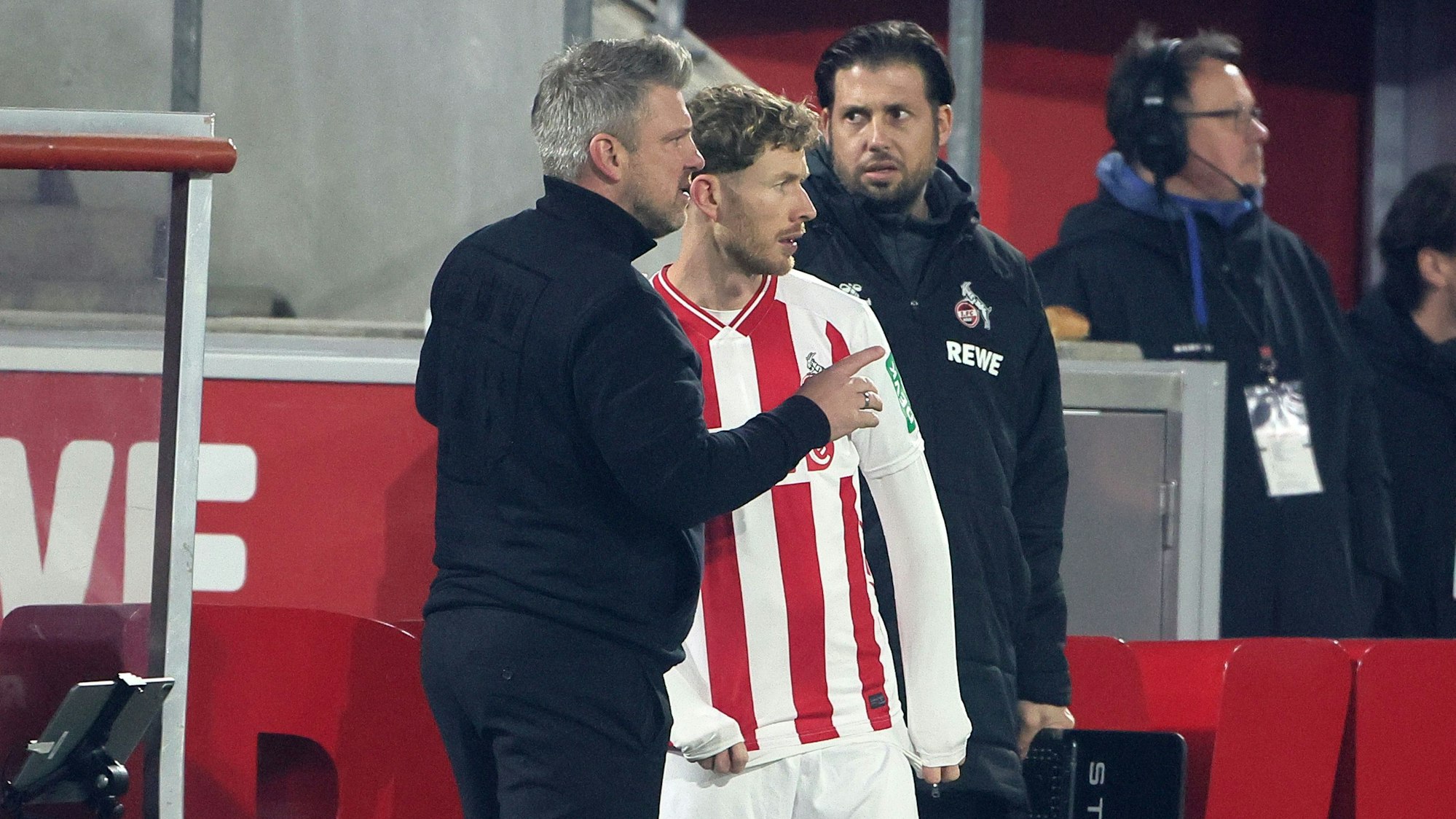 Lukas Kwasniok versuchte zuletzt mehrfach, die spielerische Not im Zentrum durch Florian Kainz lindern zu lassen.