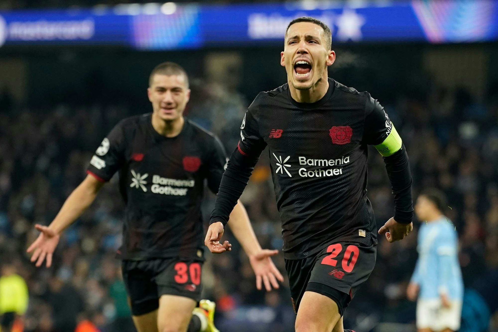 Leverkusens Alejeandro Grimaldo jubelt nach seinem Treffer zum 1:0.