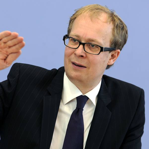 Justus Haucap ist ein deutscher Wirtschaftswissenschaftler, der seit 2009 Professor an der Heinrich-Heine-Universität Düsseldorf ist und dort das Düsseldorf Institute for Competition Economics (DICE) leitet.