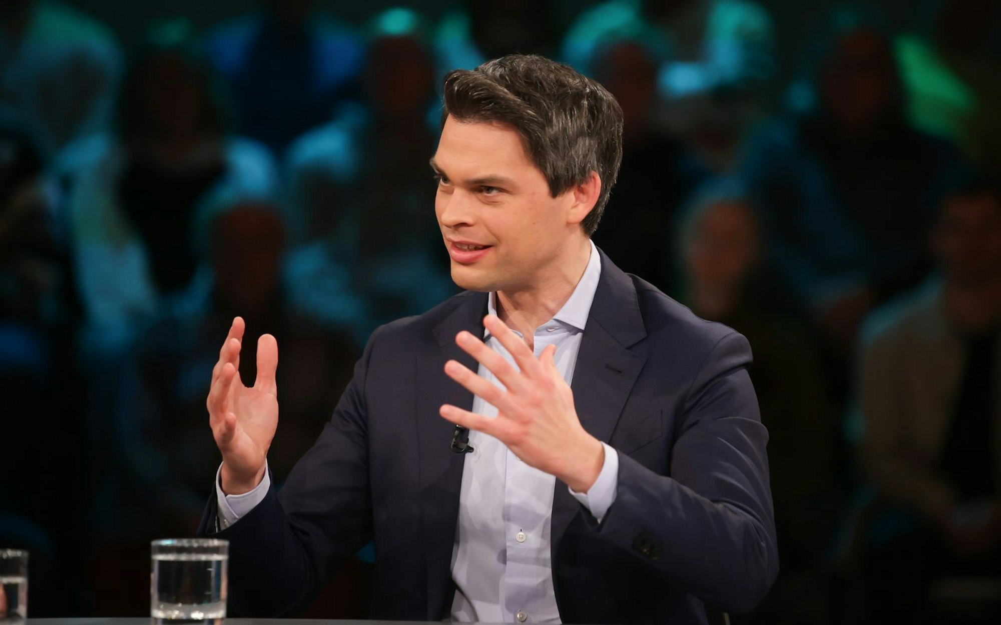 Unionspolitiker Christoph Ploß hatte in der Runde einen schweren Stand. (Bild: WDR / Dirk Borm)