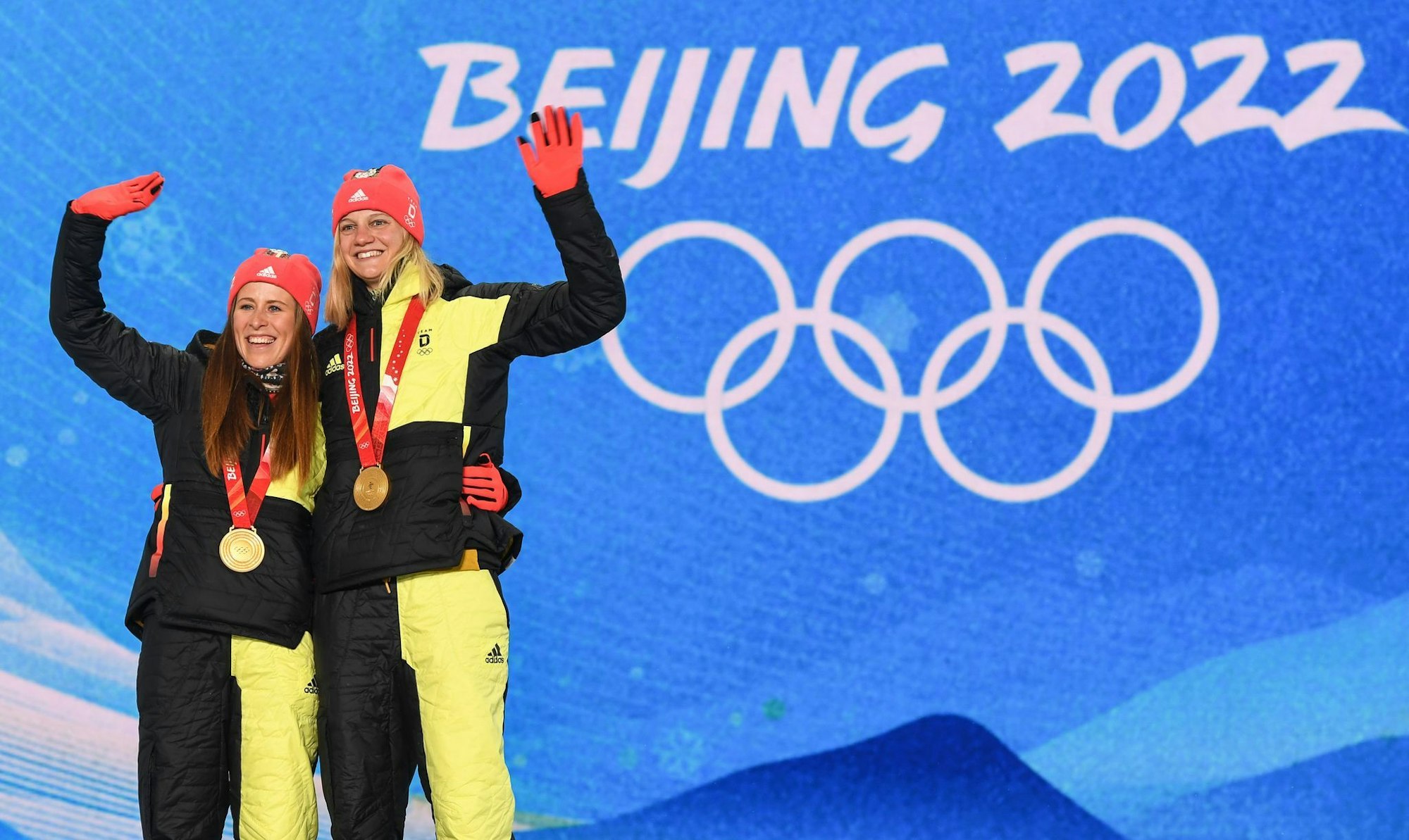 Katharina Hennig und Victoria Carl gewannen 2022 sensationell Olympia-Gold. (Archivfoto)
