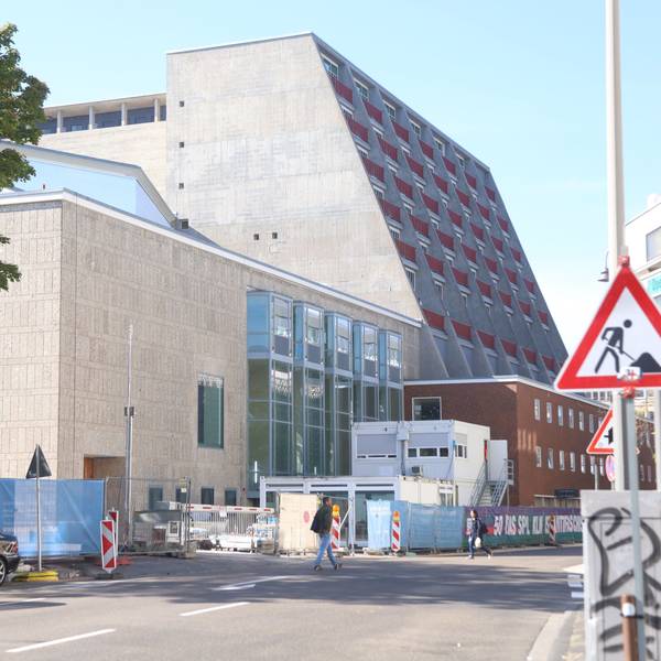 Die Bühnen-Baustelle am Offenbachplatz.