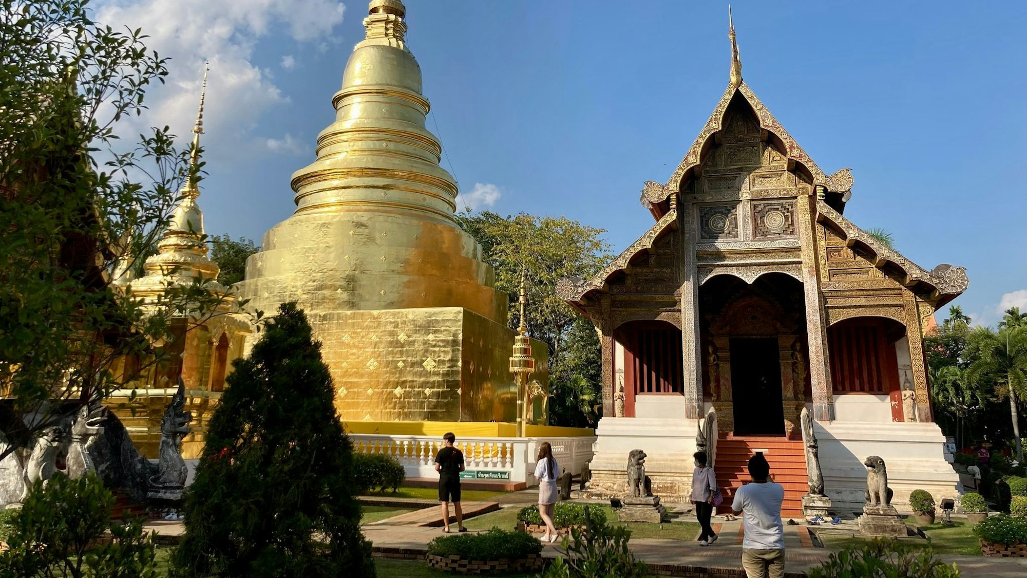 Im überwiegend buddhistischen Thailand finden die Einäscherungen meist in Tempeln statt.