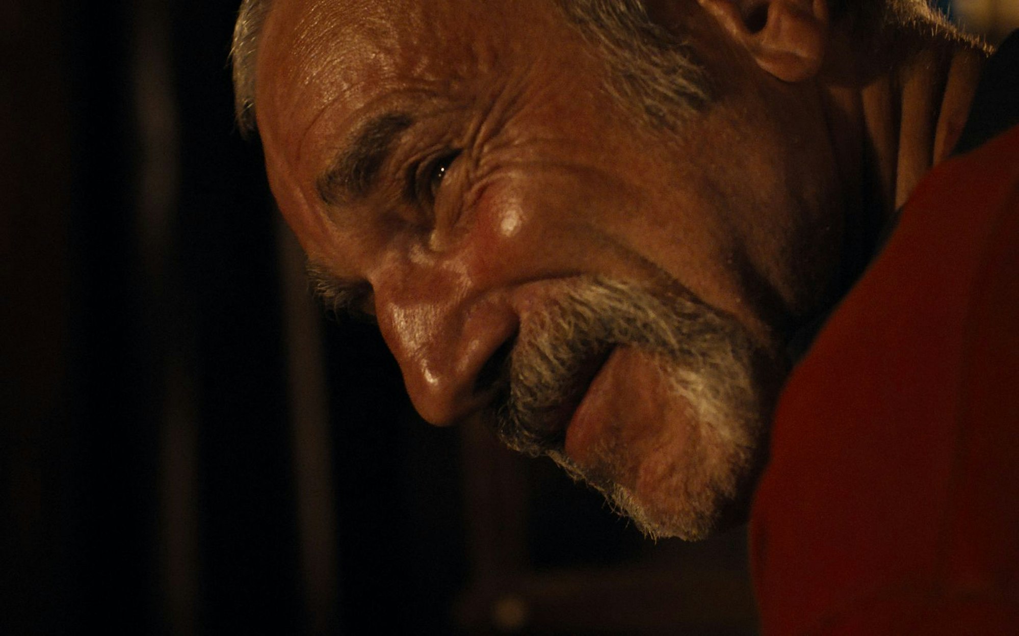 Daniel Day-Lewis tritt in „Anemone“ erstmals seit acht Jahren wieder als Schauspieler in Erscheinung. (Bild: 2025 Focus Features/Universal)