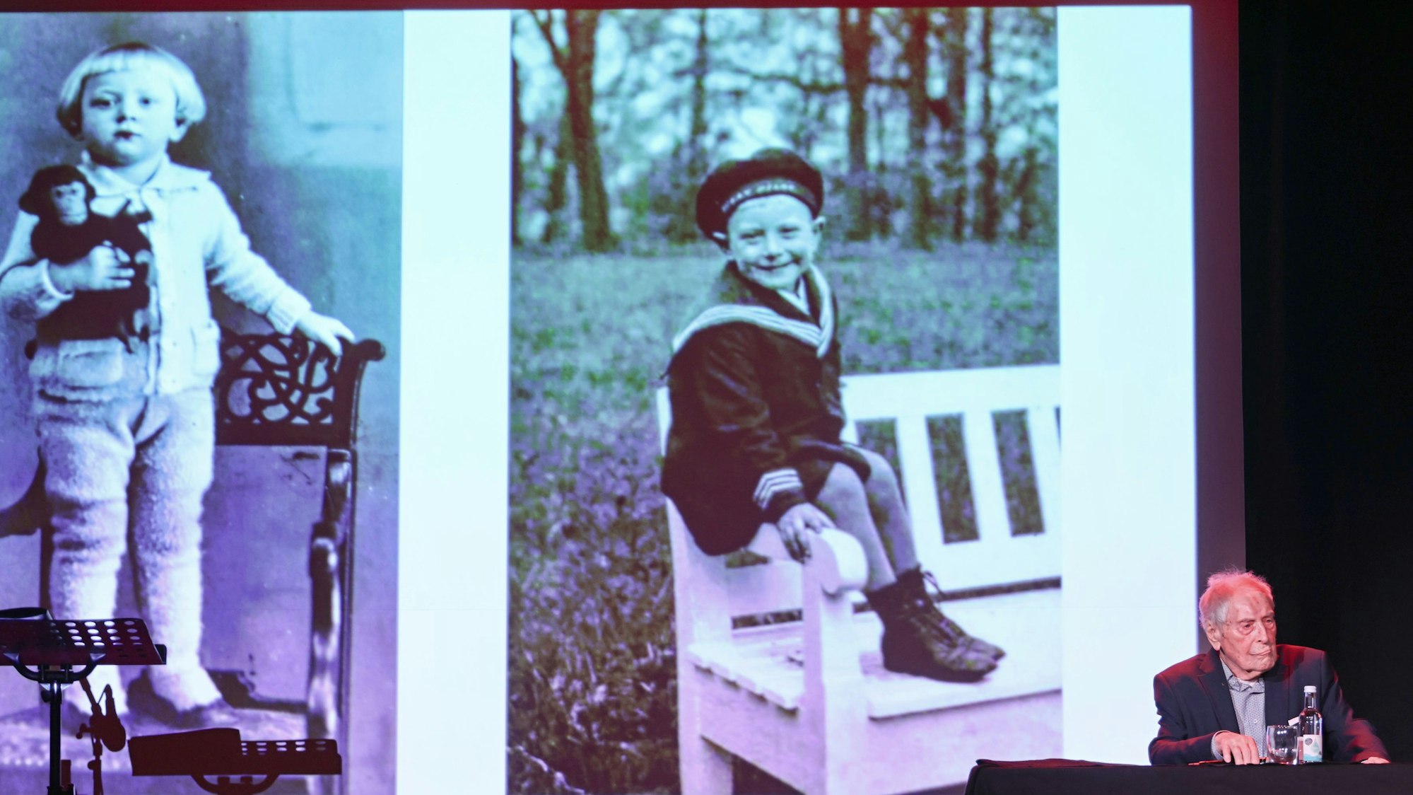 Ludwig Sebus bei seiner Lesung in der Volksbühne.