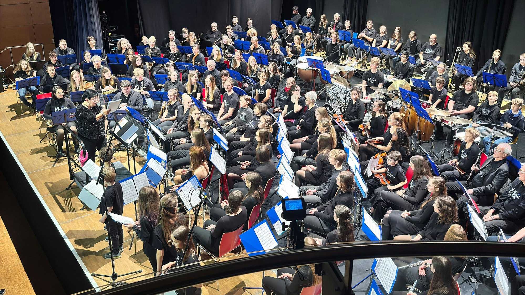 Zu sehen ist ein Orchester.