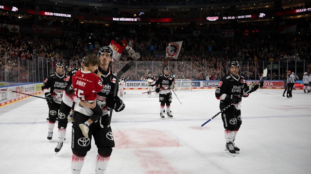 PENNY DEL 1 Kölner Haie - Adler Mannheim Köln, 25.11.2025 Louis- Marc Aubry Kölner Haie, Sturm, 15 Frederik Storm Kölner Haie, Sturm, 19 PENNY DEL 1 Kölner Haie - Adler Mannheim am 25.11.2025 in der Lanxess Arena in Köln Deutschland. *** PENNY DEL 1 Kölner Haie Adler Mannheim Cologne, 25 11 2025 Louis Marc Aubry Kölner Haie, Sturm, 15 Frederik Storm Kölner Haie, Sturm, 19 PENNY DEL 1 Kölner Haie Adler Mannheim on 25 11 2025 at the Lanxess Arena in Cologne Germany Copyright: xBEAUTIFULxSPORTS/AndreasxDickx