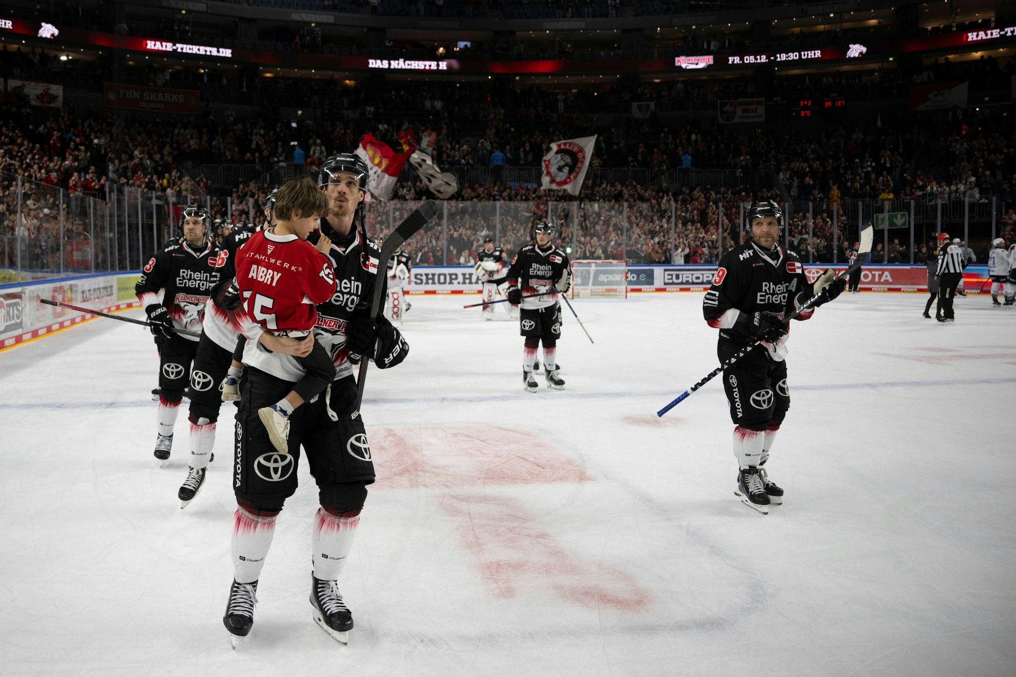 PENNY DEL 1 Kölner Haie - Adler Mannheim Köln, 25.11.2025 Louis- Marc Aubry Kölner Haie, Sturm, 15 Frederik Storm Kölner Haie, Sturm, 19 PENNY DEL 1 Kölner Haie - Adler Mannheim am 25.11.2025 in der Lanxess Arena in Köln Deutschland. *** PENNY DEL 1 Kölner Haie Adler Mannheim Cologne, 25 11 2025 Louis Marc Aubry Kölner Haie, Sturm, 15 Frederik Storm Kölner Haie, Sturm, 19 PENNY DEL 1 Kölner Haie Adler Mannheim on 25 11 2025 at the Lanxess Arena in Cologne Germany Copyright: xBEAUTIFULxSPORTS/AndreasxDickx