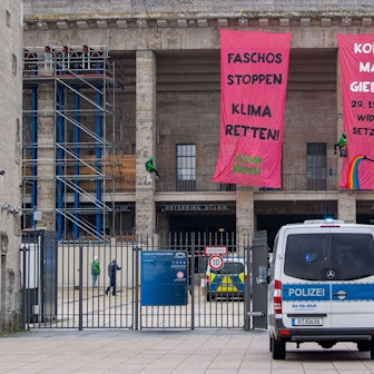 Aufruf zum Protest: Aktivisten mobilisieren am Berliner Olympiastadion gegen die Versammlung der AfD-Jugend in Gießen. /Sebastian Räppold/