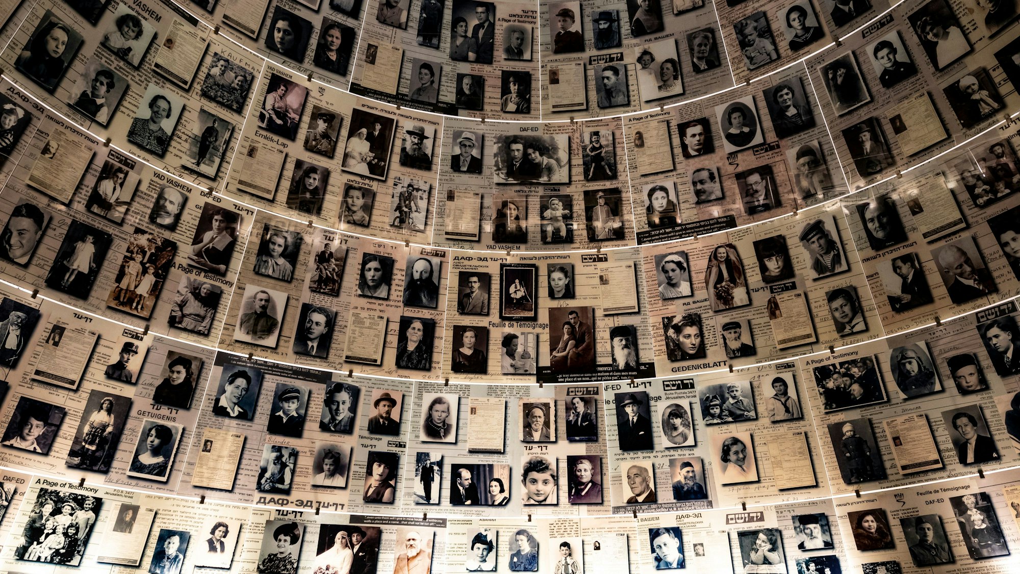 Die Halle der Namen in der Holocaust Gedenkstätte Yad Vashem
