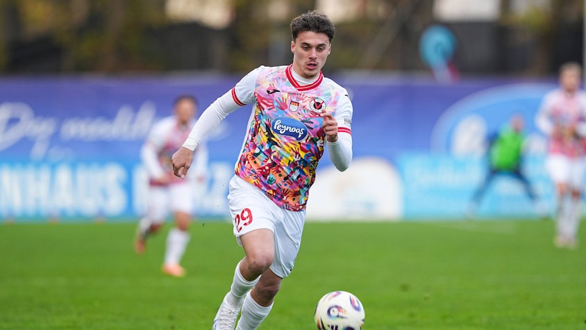 22.11.2025, xydrx, Fußball, 3.Liga, FC Viktoria Köln - SC Verl, Saison 2025 2026, Sportpark Höhenberg: Leander Nicolas Popp FC Viktoria Köln 29 DFB regulations prohibit any use of photographs as image sequences and or quasi-video. Nordrhein-Westfahlen Deutschland *** 22 11 2025, xydrx, Football, 3 Liga, FC Viktoria Köln SC Verl, Saison 2025 2026, Sportpark Höhenberg Leander Nicolas Popp FC Viktoria Köln 29 DFB regulations prohibit any use of photographs as image sequences and or quasi video Nordrhein Westfahlen Germany