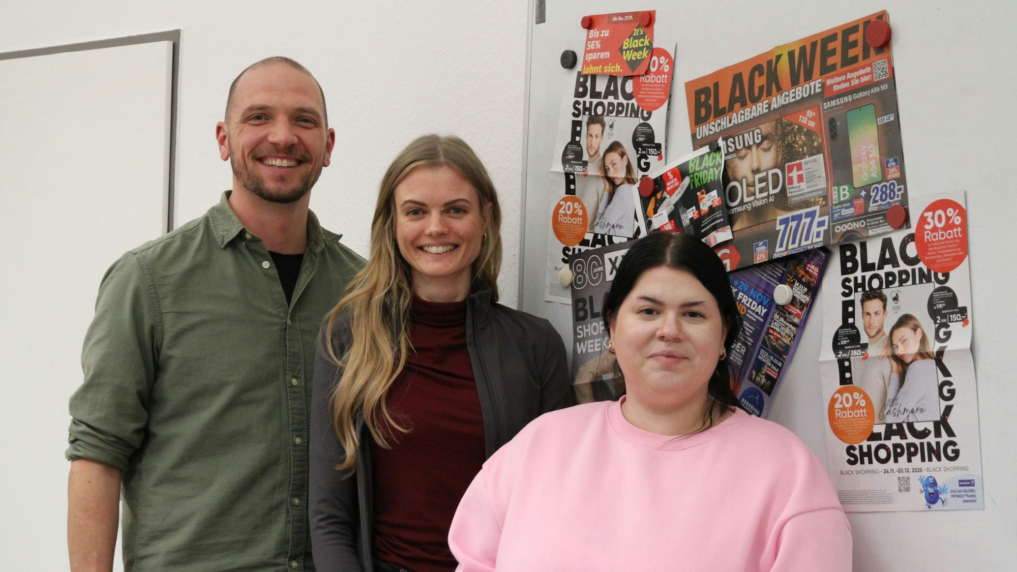 Zum Black Friday wird Kaufsucht besonders zum Thema, Daniel Wassong, Anna Clasen und Taisha Elfgen vom Suchtberatungsteam der Caritas Rhein-Sieg