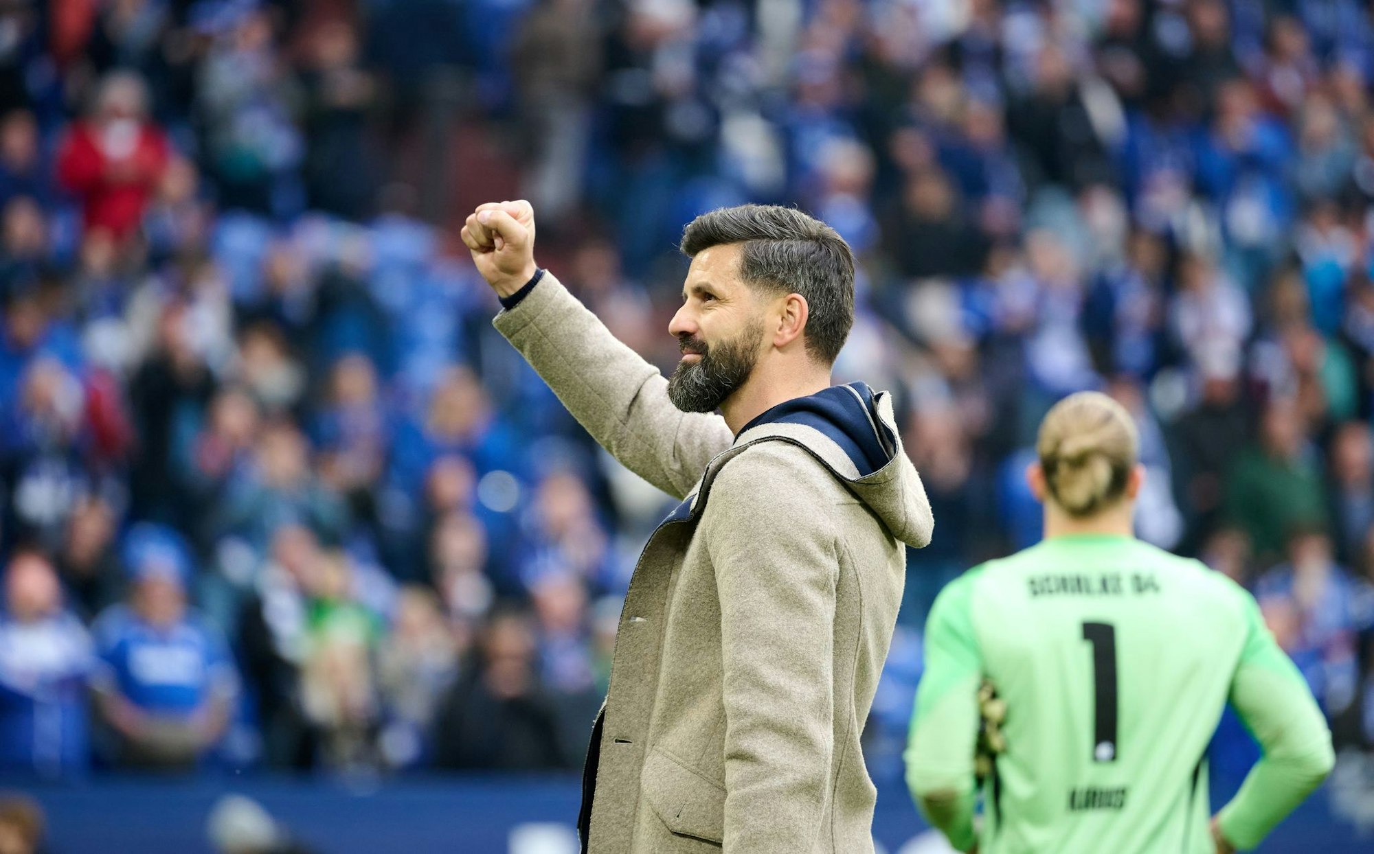 Schalke-Trainer Miron Muslic geht mit seinem Team selbstbewusst ins Topspiel gegen Paderborn. (Archivfoto)