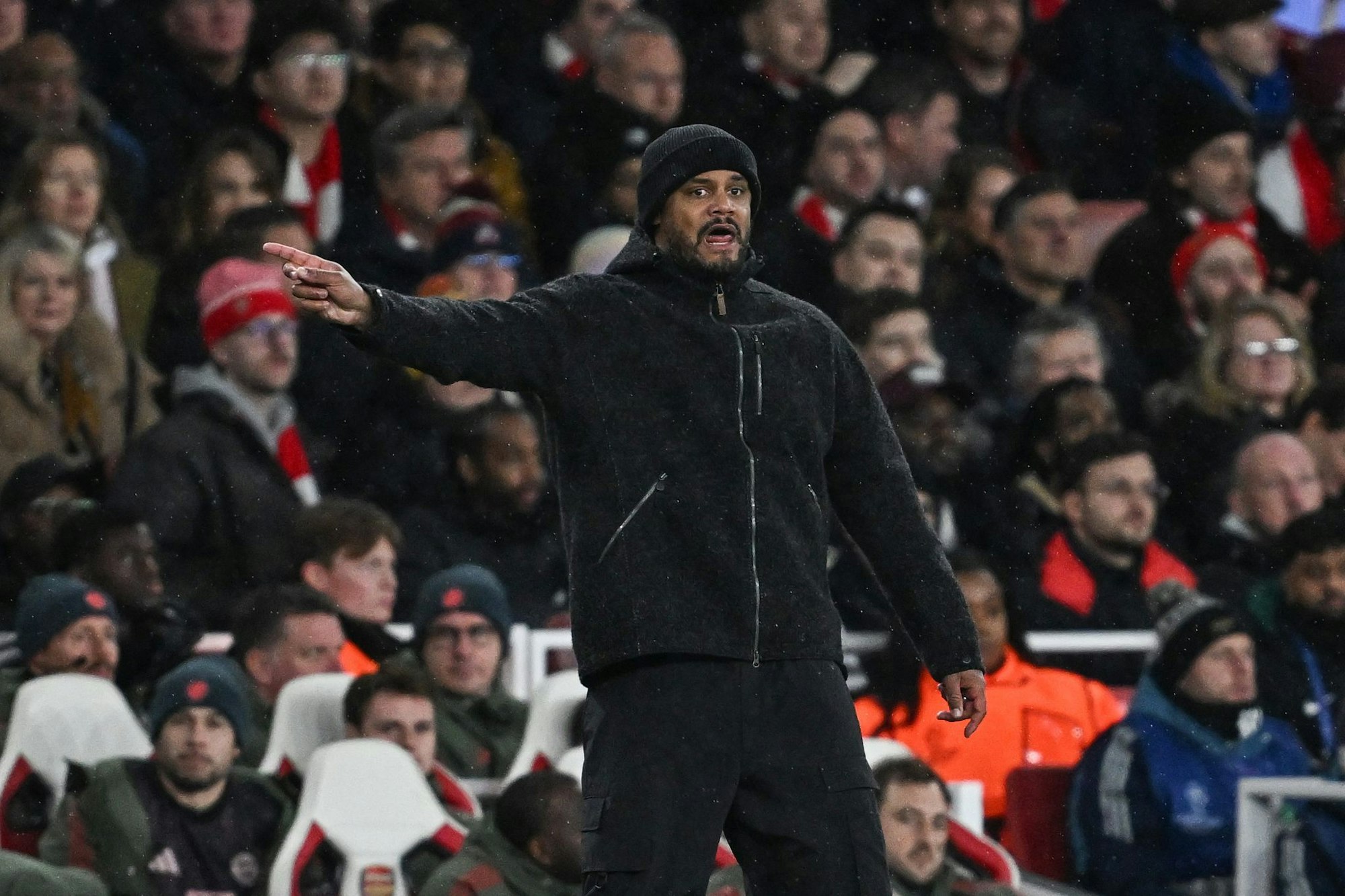 Vincent Kompany sah eine erste Halbzeit ohne klar spielbestimmendes Team.