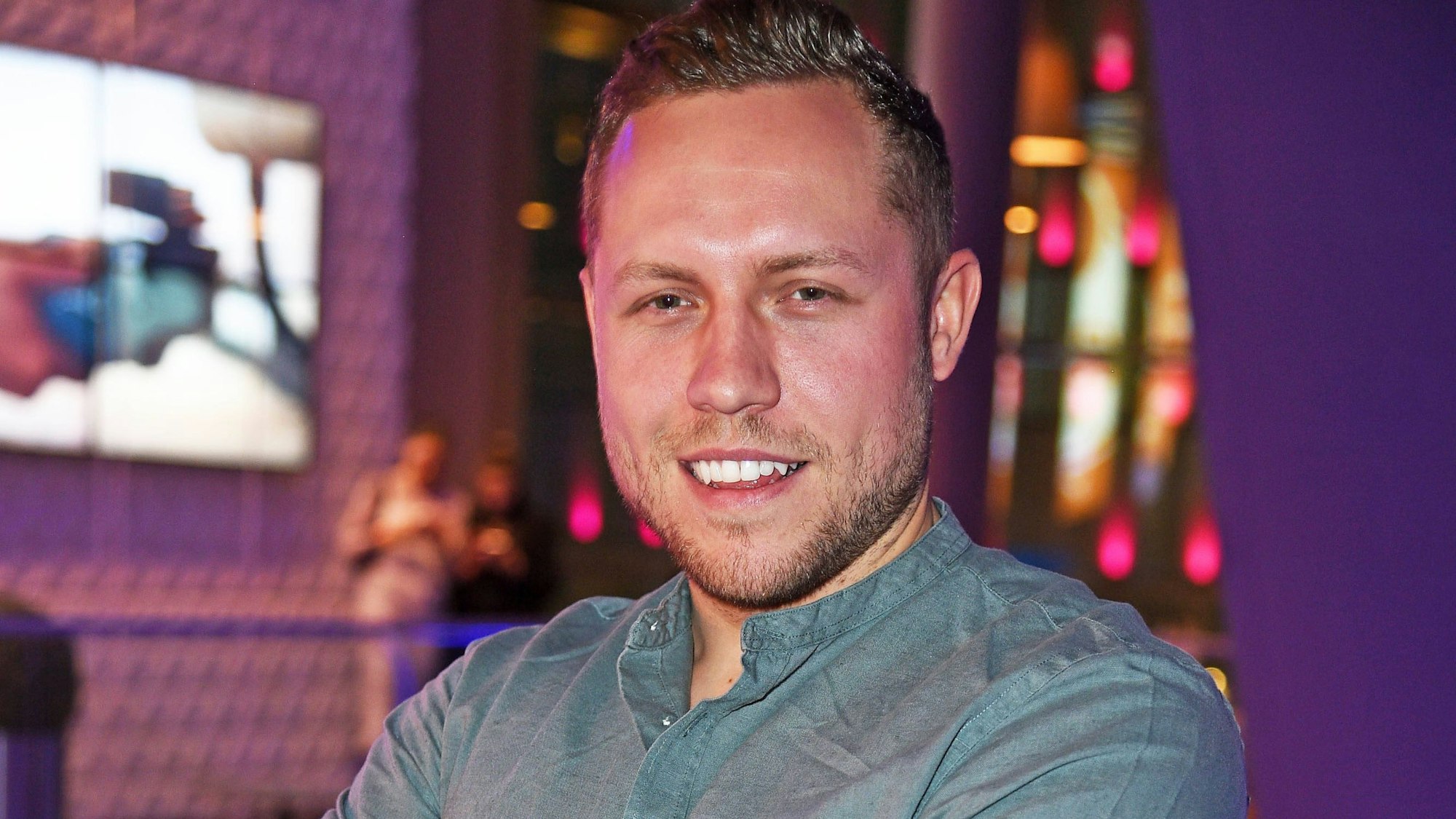 Patrick Romer lacht in die Kamera.