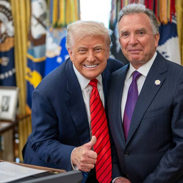 US-Präsident Donald Trump zusammen mit Steve Witkoff bei dessen Amtsantritt als Sondergesandter im Mai. (Archivbild)