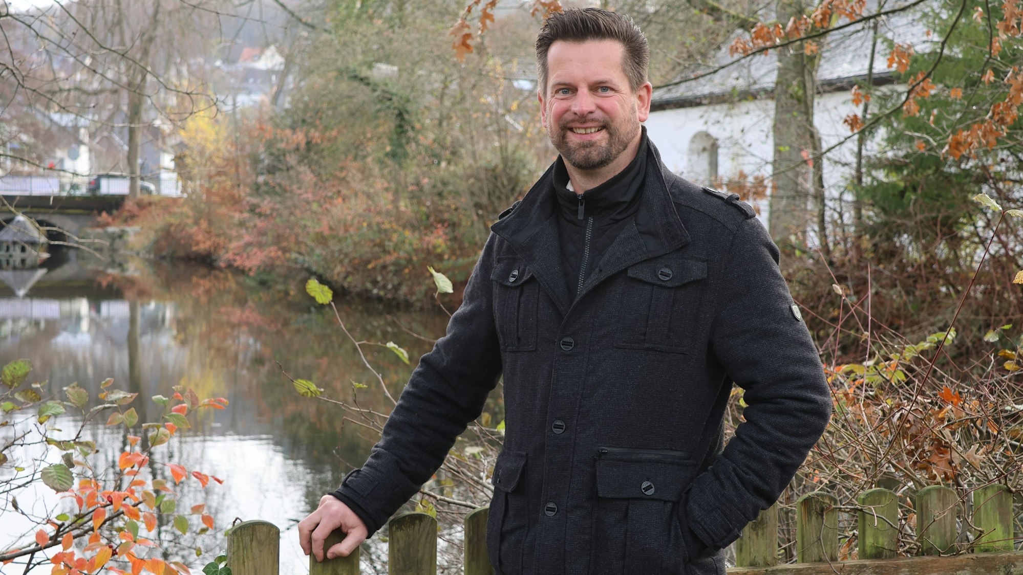 Das Foto zeigt Bürgermeister Jan Gutowski (48) in Reichshof-Denklingen.