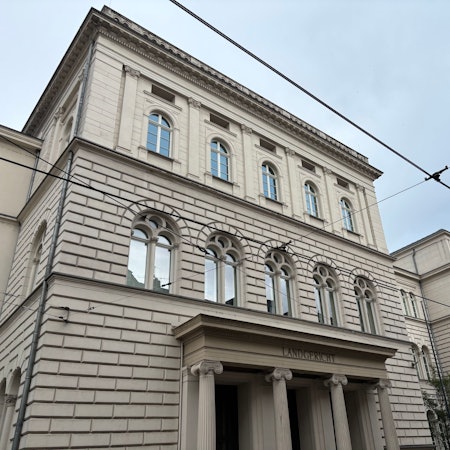 Das Foto zeigt eine Außenaufnahme des Landgerichts Bonn.