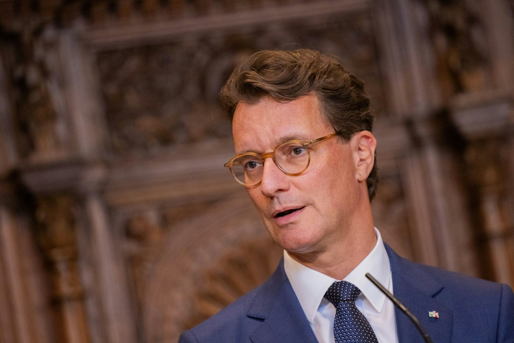 Die AfD-Opposition hat die Haare des Ministerpräsidenten im Visier: Hat Hendrik Wüst «die teuerste Föhnfrisur»? (Archivbild)