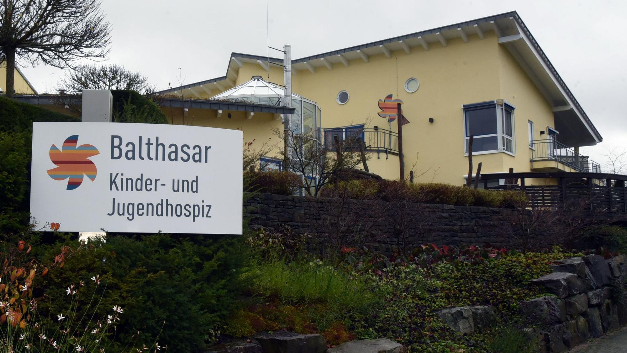 Das Kinder- und Jugendhospiz Balthasar steht mitten in der Stadt Olpe und dort an der Maria-Theresia-Straße 30a.