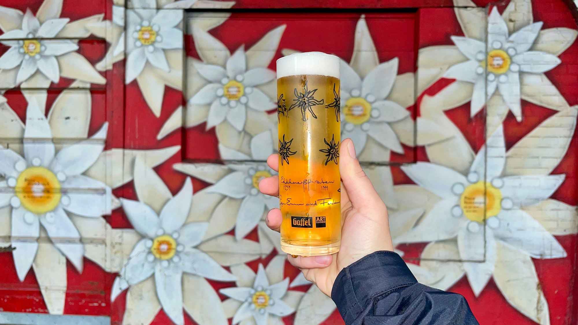 Das Edelweiß-Symbol erinnert an den Widerstand mutiger junger Leute gegen das nationalsozialistische System.