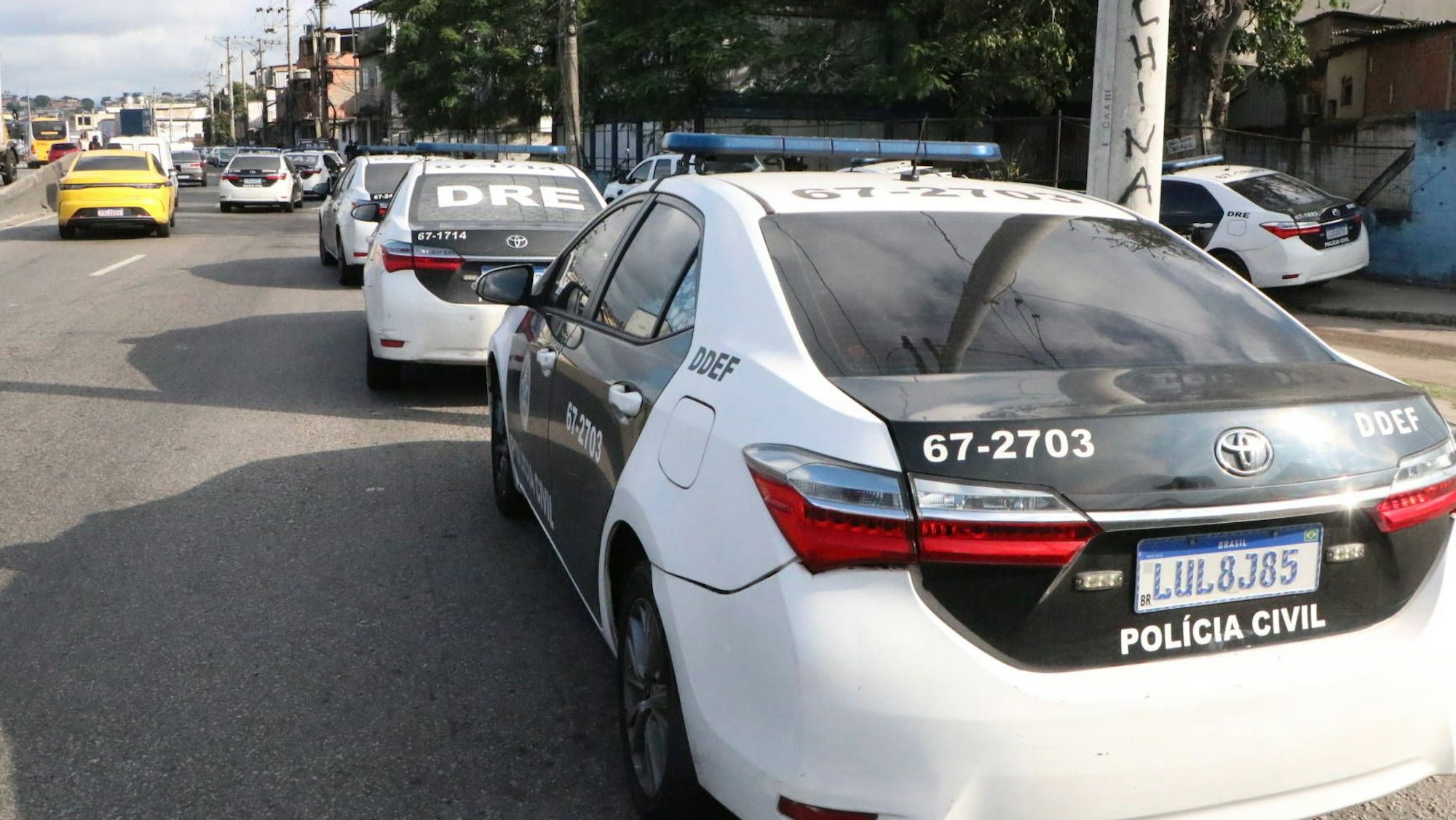 Polizeiwagen auf den Straßen von Rio.