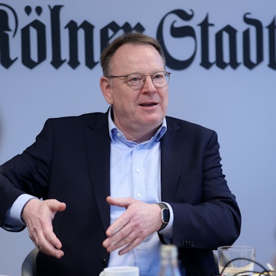 Kölns Oberbürgermeister Torsten Burmester im Gespräch beim „Kölner Stadt-Anzeiger“.