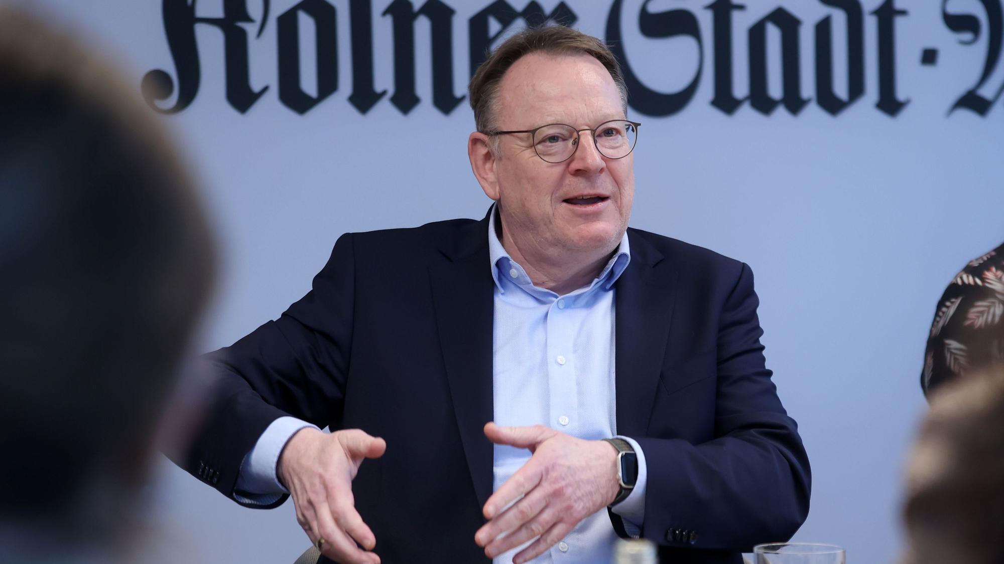 Kölns Oberbürgermeister Torsten Burmester im Gespräch beim „Kölner Stadt-Anzeiger“.