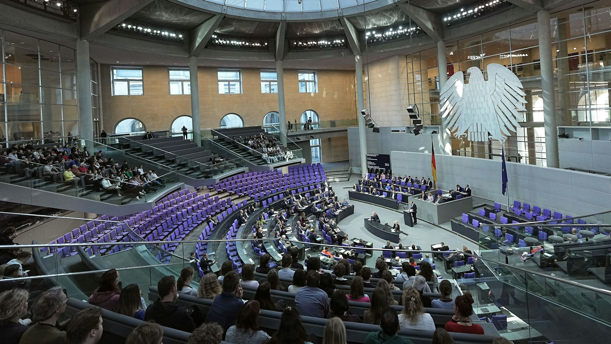 Ein Blick in den Berliner Bundestag.