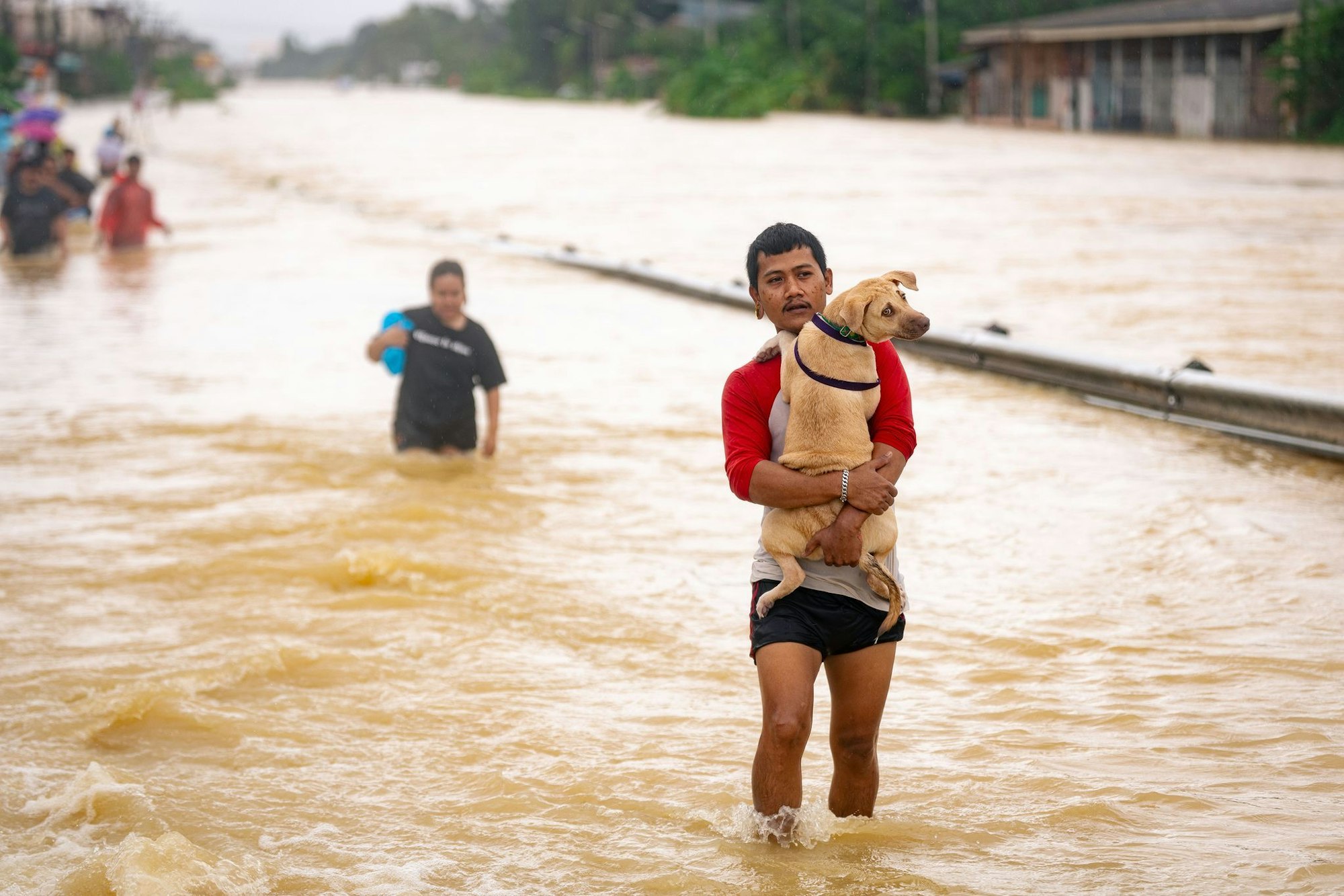 Hunderttausende sind in Südthailand auf der Flucht vor dem Hochwasser.
