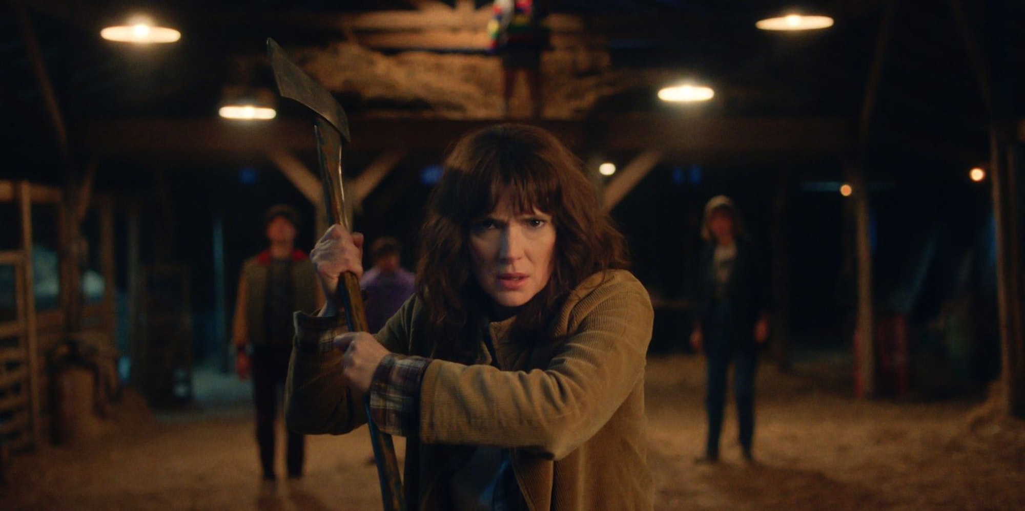 Joyce Byers (Winona Ryder) ist weiterhin gewillt, ihre Familie mit allen Mitteln zu beschützen. (Bild: © 2025 Netflix)