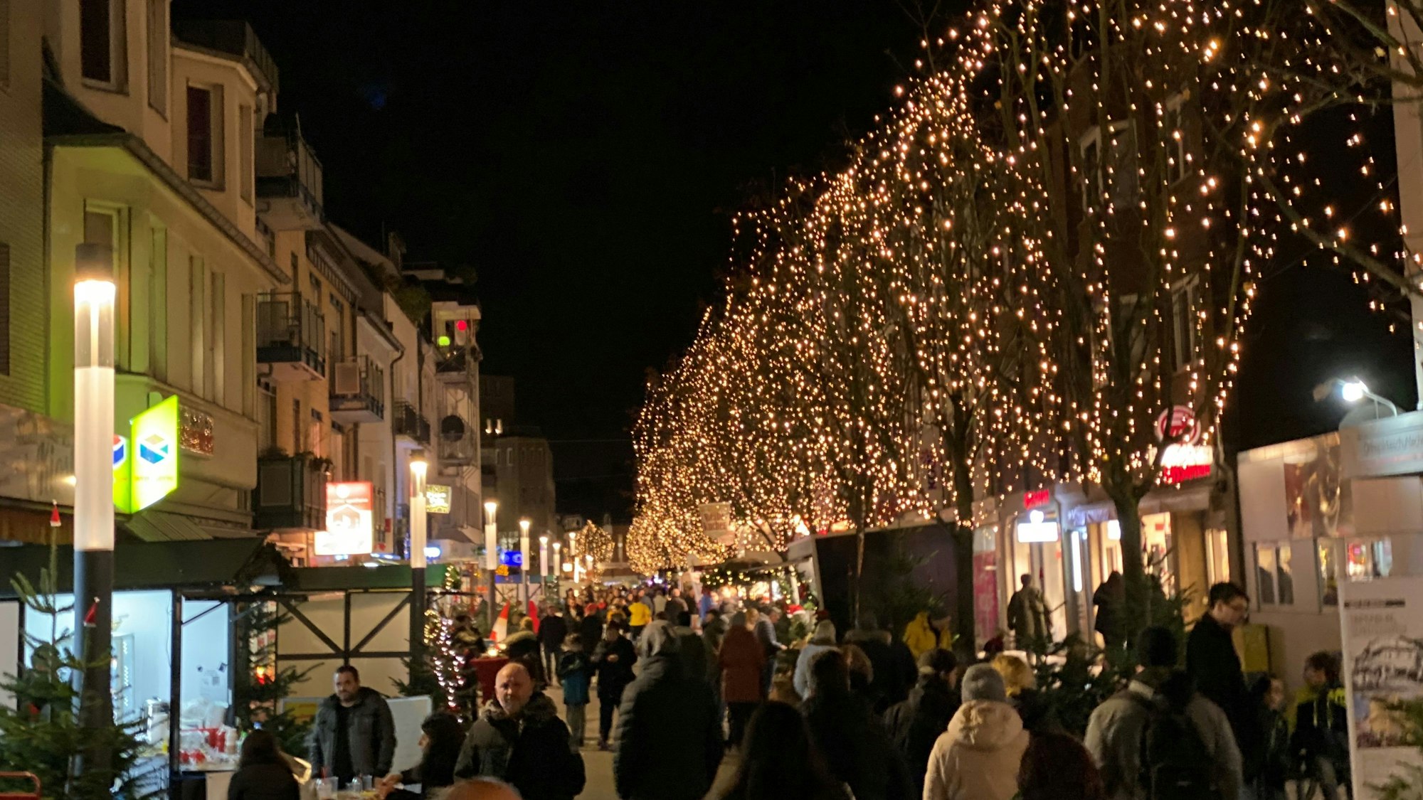 In der Troisdorfer Innenstadt findet am Wochenende der Winterwald statt.