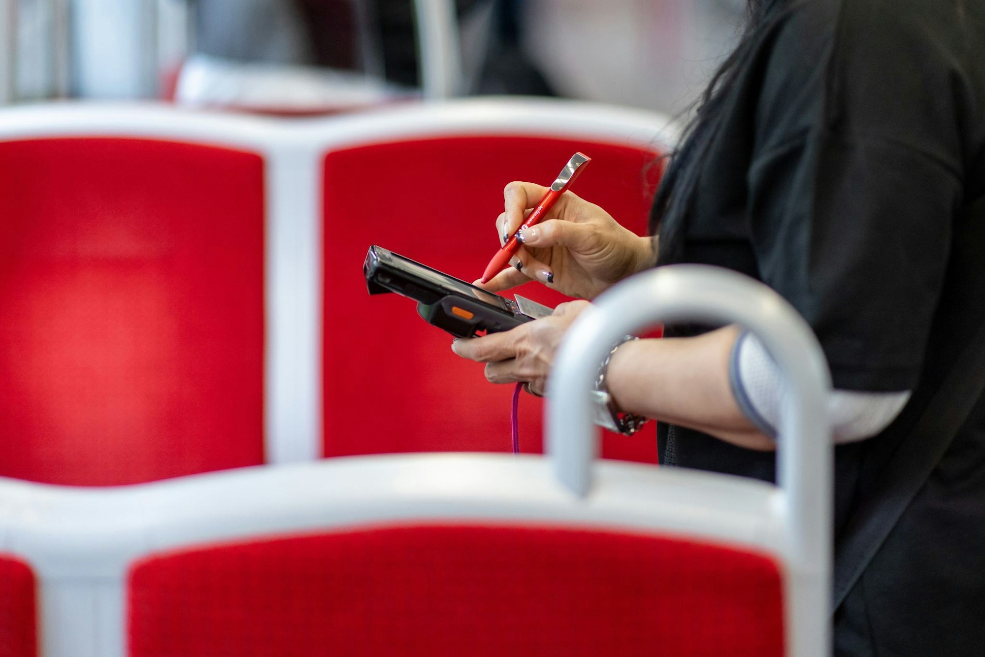 Kein Fahrschein bei der Kontrolle? Wird nachträglich belegt, dass ein gültiges Ticket vorhanden war, reduziert sich die Strafe erheblich.