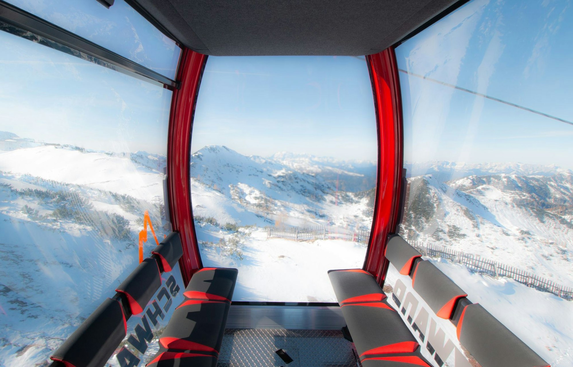 Die Gondeln der Schwarzwandbahn in Zauchensee erlauben einen Bergpanorama-Rundumblick.