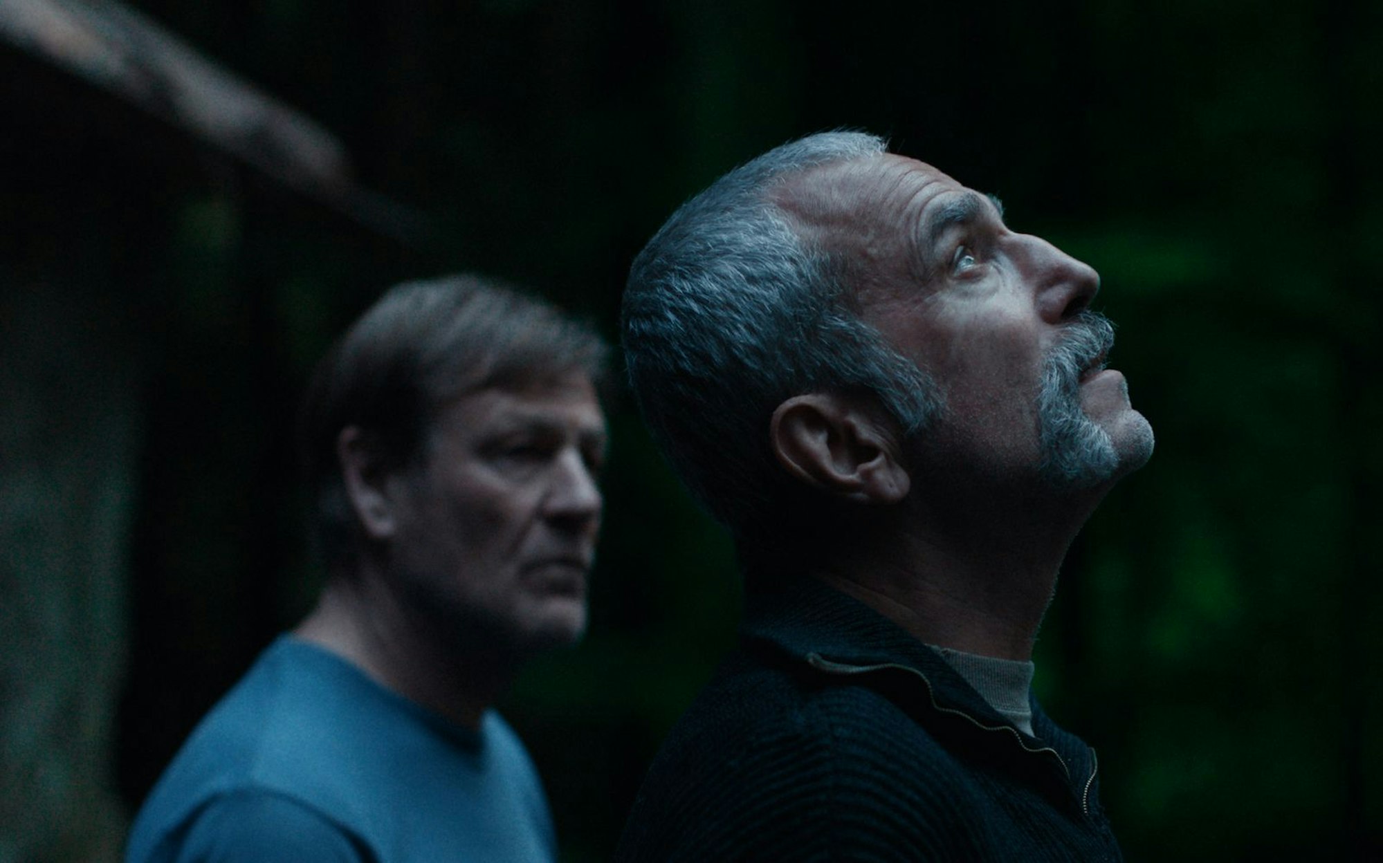 In „Anemone“ ist Daniel Day-Lewis (rechts) mit Hufeisenbart zu sehen. (Bild: 2025 Focus Features/Universal)