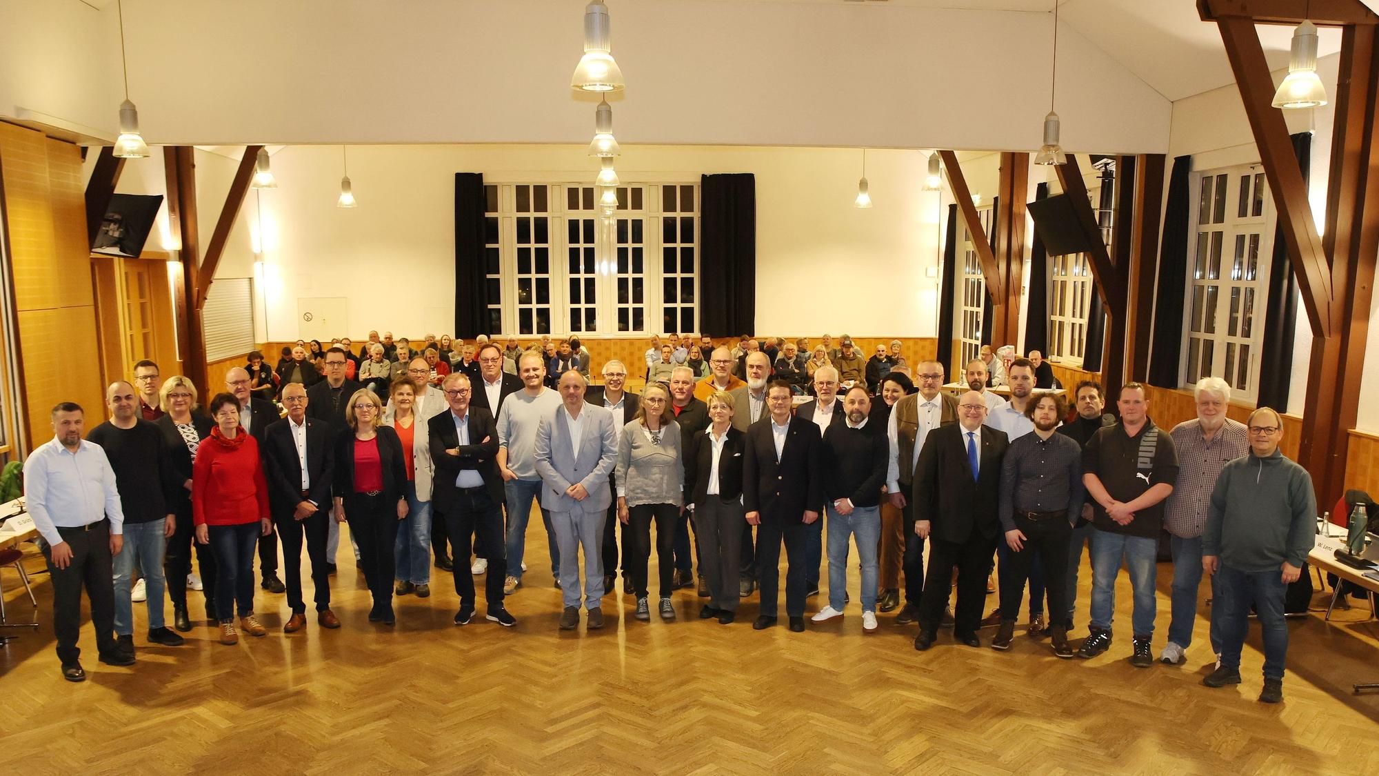 Bergneustadt, konstituierende Sitzung des Stadtrates am 26.11.2025 im Krawinkelsaal.