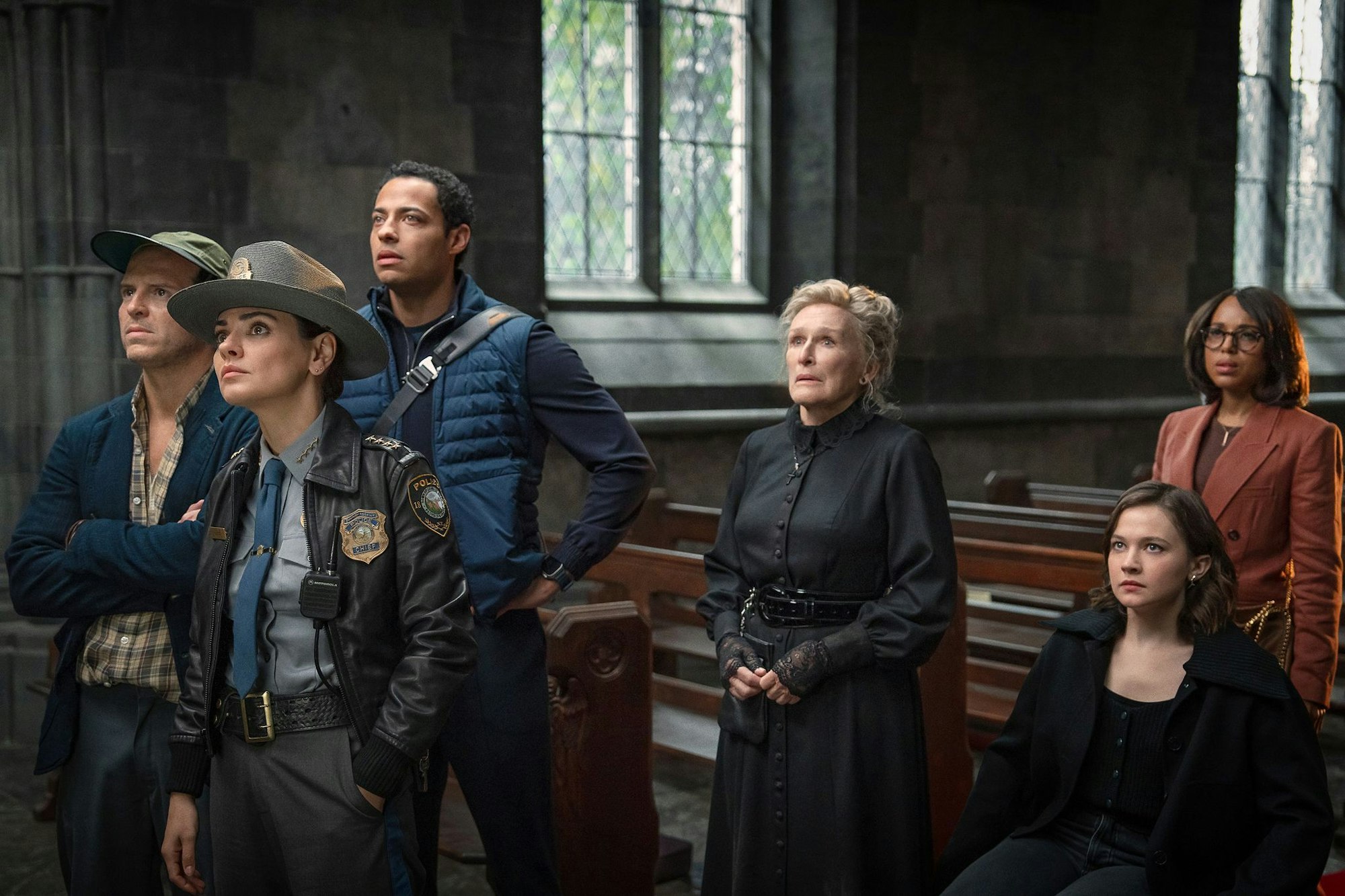 Die Stars von «Wake Up Dead Man»: Andrew Scott (l-r), Mila Kunis, Daryl McCormack, Glenn Close, Kerry Washington und Cailee Spaeny.