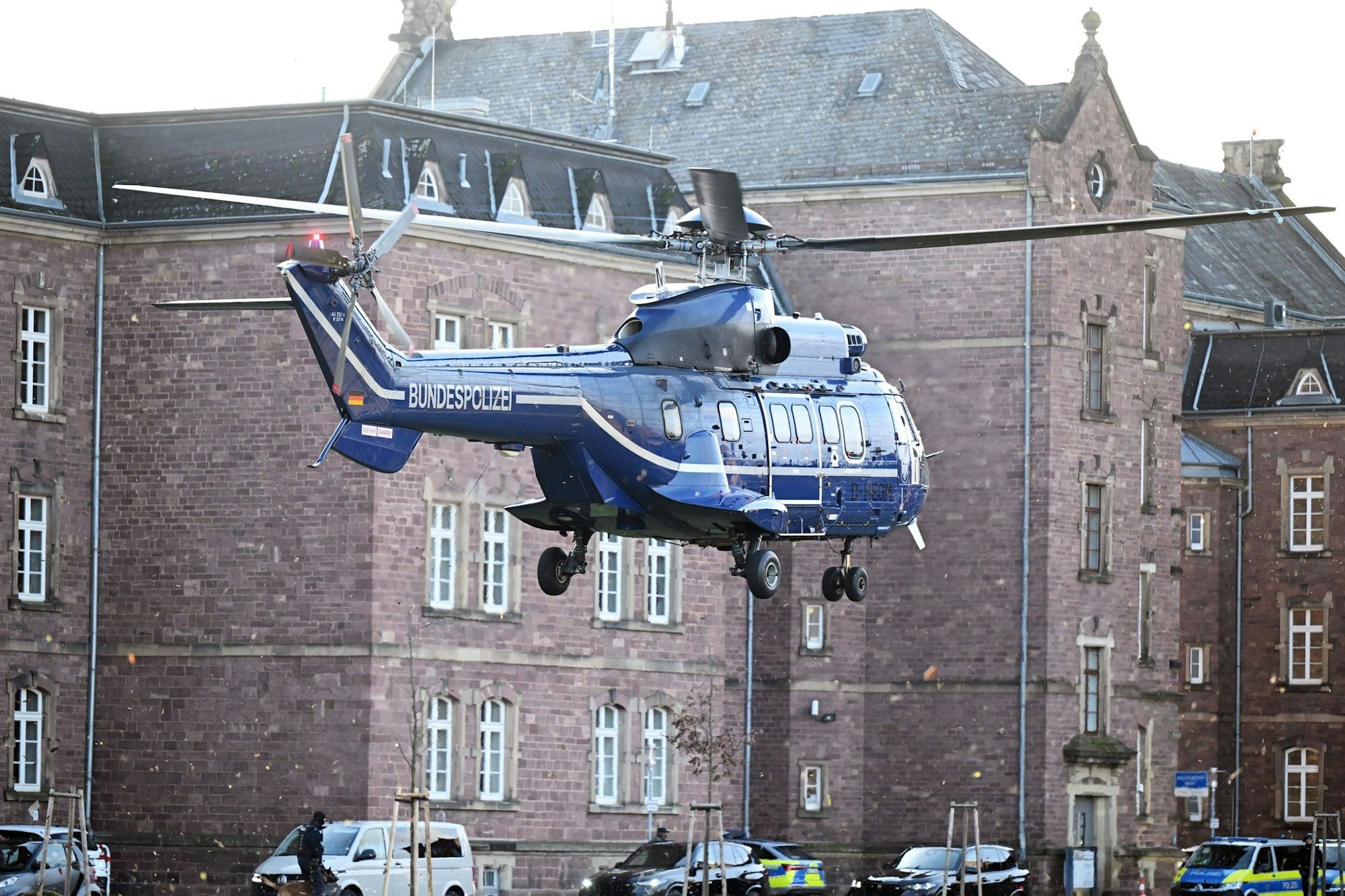 Der Mann wurde mit dem Hubschrauber nach Karlsruhe gebracht.