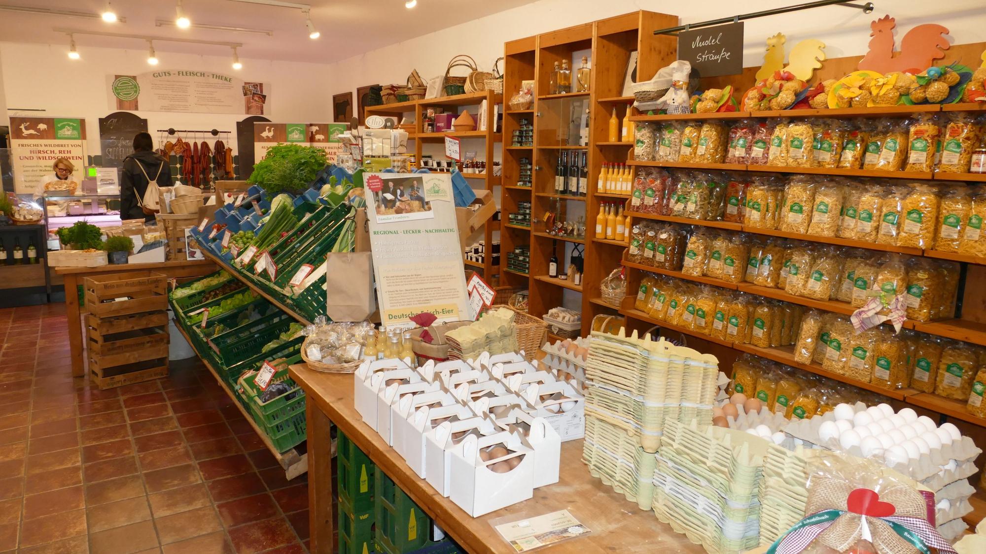 Geflügel, Eier und Nudeln sind das Hauptprodukt im Laden des Bauernguts Schiefelbusch.