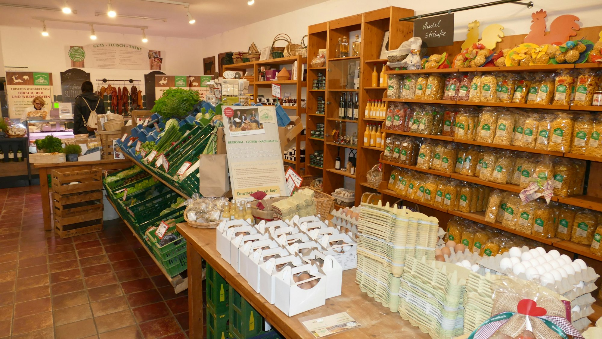 Geflügel, Eier und Nudeln sind das Hauptprodukt im Laden des Bauernguts Schiefelbusch.