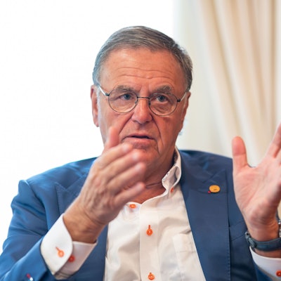 Das Bild zeigt Roland Mack, geschäftsführender Gesellschafter des Europa-Park, während eines Interviews im Europa-Park.Foto: Silas Stein/dpa