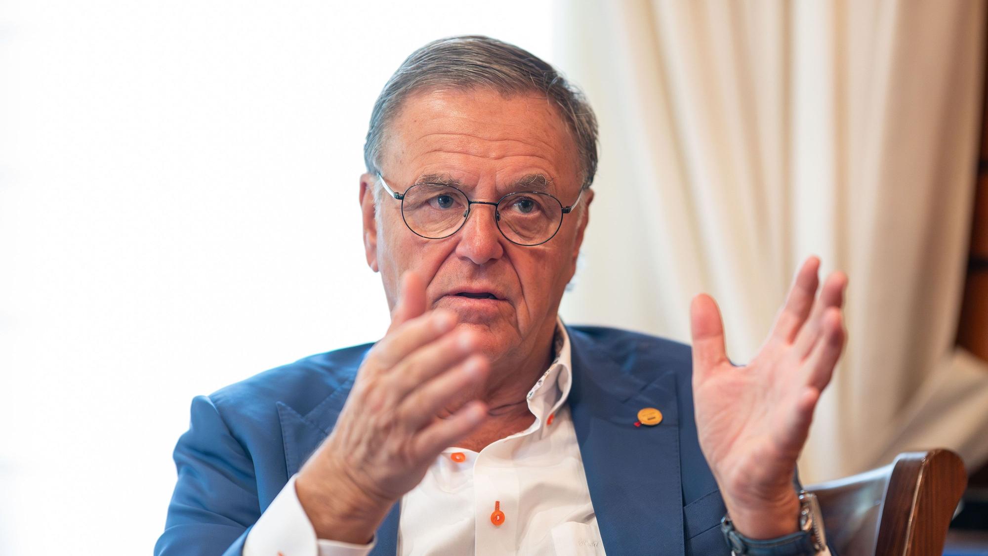 Das Bild zeigt Roland Mack, geschäftsführender Gesellschafter des Europa-Park, während eines Interviews im Europa-Park.Foto: Silas Stein/dpa